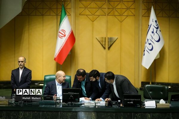 جلسه علنی مجلس شورای اسلامی با حضور رئیس جمهوری