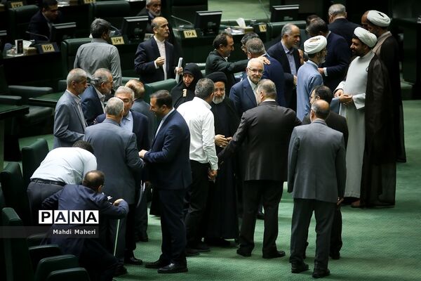 جلسه علنی مجلس شورای اسلامی با حضور رئیس جمهوری