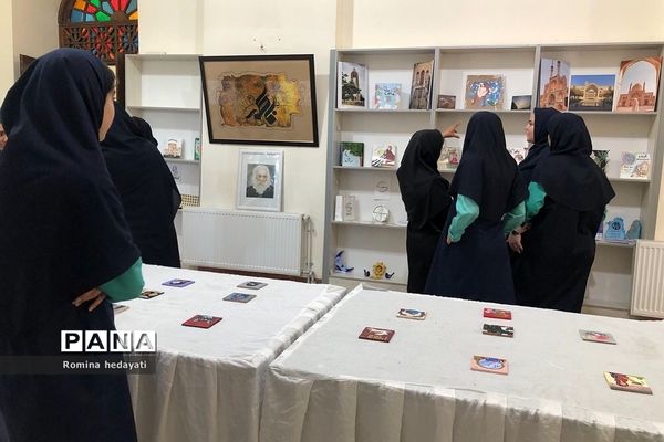 نمایشگاه دستاوردهای دانش‌آموزان هنرستان مبتکران رودهن‌