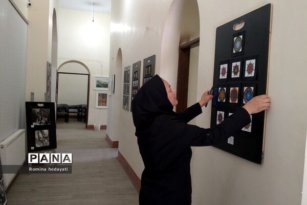 نمایشگاه دستاوردهای دانش‌آموزان هنرستان مبتکران رودهن‌