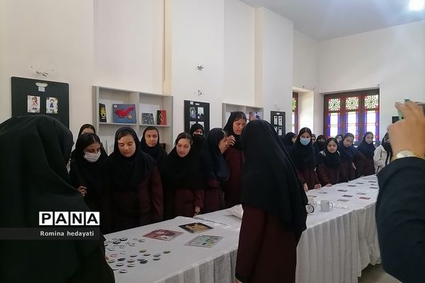 نمایشگاه دستاوردهای دانش‌آموزان هنرستان مبتکران رودهن‌