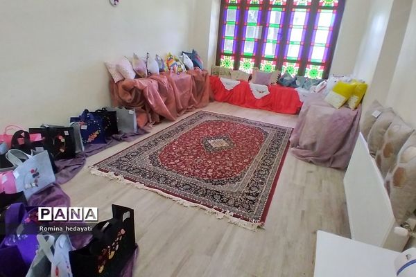 نمایشگاه دستاوردهای دانش‌آموزان هنرستان مبتکران رودهن‌