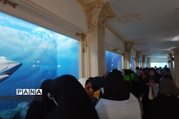 بازدید دانش آموزان دختر زیارت‌اولی استان اصفهان از موزه آستان قدس رضوی