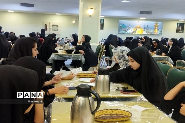 حضور دانش‌آموزان دختر اصفهانی زیارت‌اولی در مهمان‌سرای حضرت امام رضا (ع)