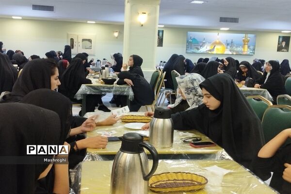 حضور دانش‌آموزان دختر اصفهانی زیارت‌اولی در مهمان‌سرای حضرت امام رضا (ع)