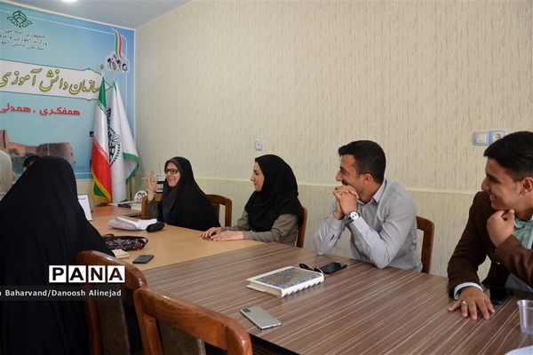 جلسه نشست اعضای مجلس دانش‌آموزی استان لرستان