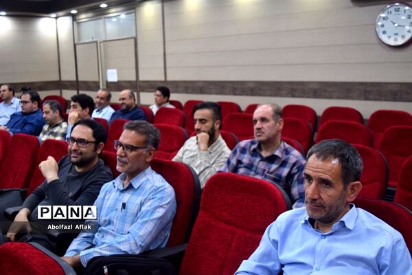 برگزاری جلسه توجیهی هدایت تحصیلی و برنامه‌ریزی اوقات فراغت منطقه۱۴