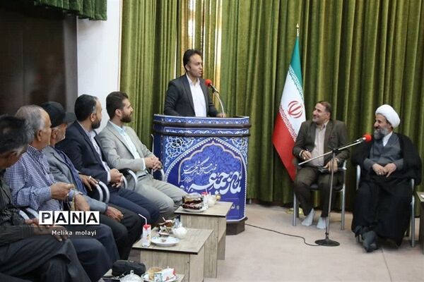 محفل شاعران و ادب‌دوستان در مصلی ‌نماز جمعه شهرستان قرچک