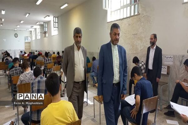 بازدید مسئولان وزارتی از آزمون ورودی مدارس استعدادهای درخشان در قم