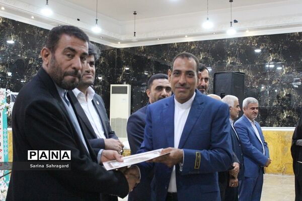 تجلیل از مربیان پرورشی‌، مشاوران‌، مراقبان سلامت و دبیران ورزش شهرستان بوشهر