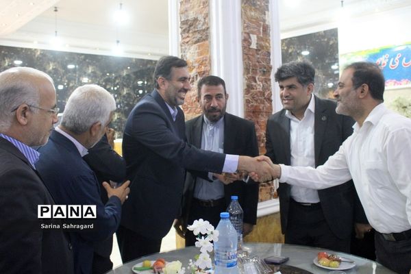 تجلیل از مربیان پرورشی‌، مشاوران‌، مراقبان سلامت و دبیران ورزش شهرستان بوشهر