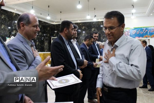 تجلیل از مربیان پرورشی‌، مشاوران‌، مراقبان سلامت و دبیران ورزش شهرستان بوشهر‌(‌2 )