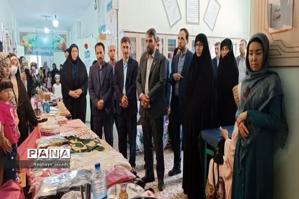 نمایشگاه آداب و رسوم اتباع مختلف در مرکز یادگیری شهید‌واعظی ناحیه یک بهارستان