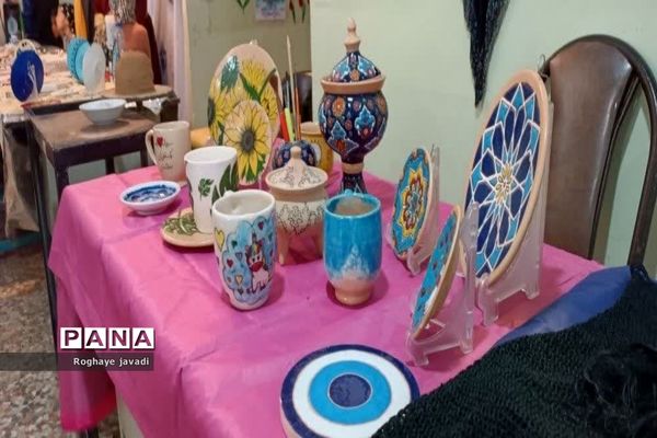 نمایشگاه آداب و رسوم اتباع مختلف در مرکز یادگیری شهید‌واعظی ناحیه یک بهارستان