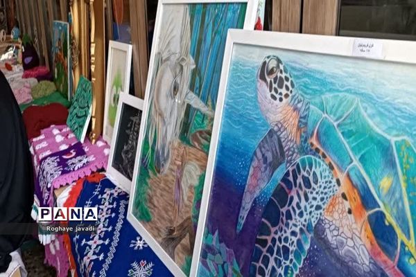 نمایشگاه آداب و رسوم اتباع مختلف در مرکز یادگیری شهید‌واعظی ناحیه یک بهارستان