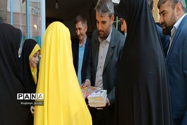 نمایشگاه آداب و رسوم اتباع مختلف در مرکز یادگیری شهید‌واعظی ناحیه یک بهارستان