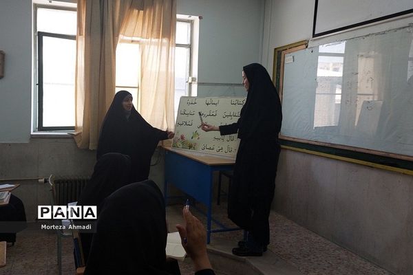 بازدید مدیر آموزش و پرورش ناحیه یک ری از برگزاری کلاس‌های طرح اتقان