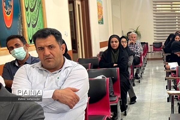جلسه ارزیابی کیفیت‌بخشی به عملکرد مدیریت مراکز آموزشی در آموزش و پرورش رودهن