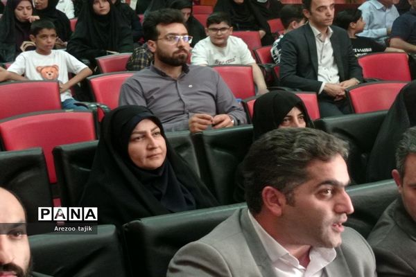 مراسم تجلیل از دانش‌آموزان برتر در رشته رباتیک شهرستان ورامین