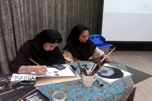 مراسم تجلیل از دانش‌آموزان برتر در رشته رباتیک شهرستان ورامین