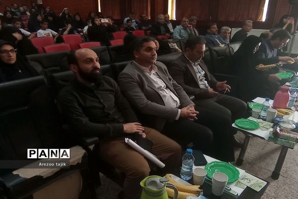 مراسم تجلیل از دانش‌آموزان برتر در رشته رباتیک شهرستان ورامین