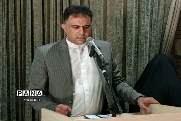 مراسم تجلیل از دانش‌آموزان برتر در رشته رباتیک شهرستان ورامین