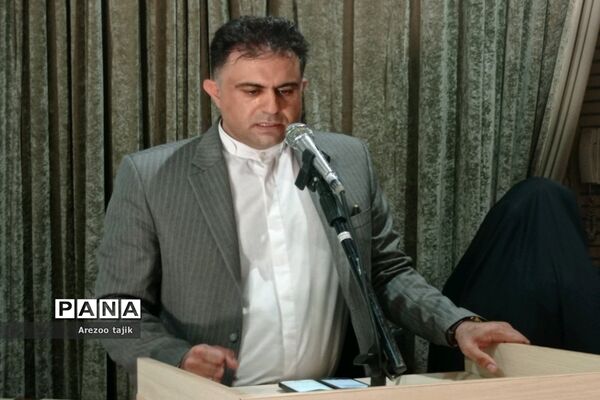 مراسم تجلیل از دانش‌آموزان برتر در رشته رباتیک شهرستان ورامین