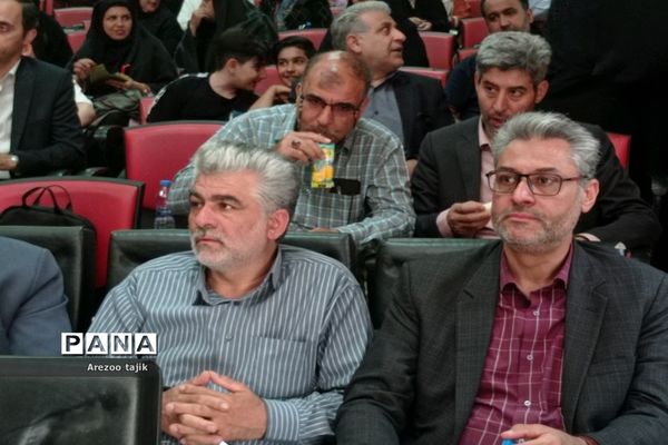 مراسم تجلیل از دانش‌آموزان برتر در رشته رباتیک شهرستان ورامین