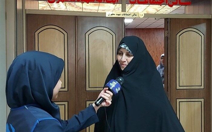 تجلیل از بانوان فرهنگی سرپرست خانوار اداره آموزش و پرورش ناحیه ۴ اصفهان