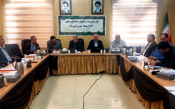 به مدارس عادی از نظر تمام امکانات باید رسیدگی شود