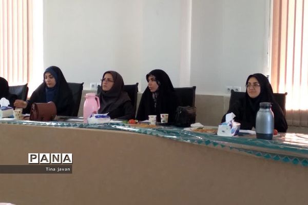 جلسه هم‌اندیشی مسائل تربیتی مدارس دخترانه در آموزش و پرورش رودهن