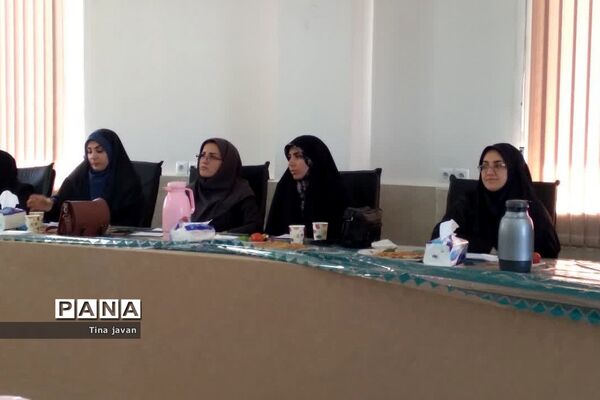 جلسه هم‌اندیشی مسائل تربیتی مدارس دخترانه در آموزش و پرورش رودهن