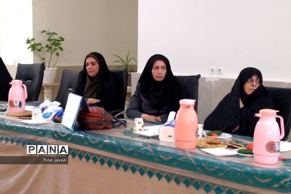 جلسه هم‌اندیشی مسائل تربیتی مدارس دخترانه در آموزش و پرورش رودهن