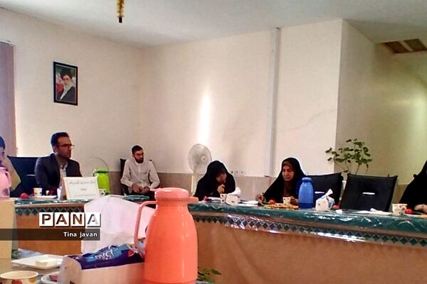 جلسه هم‌اندیشی مسائل تربیتی مدارس دخترانه در آموزش و پرورش رودهن