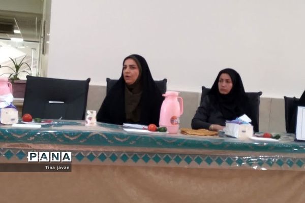 جلسه هم‌اندیشی مسائل تربیتی مدارس دخترانه در آموزش و پرورش رودهن