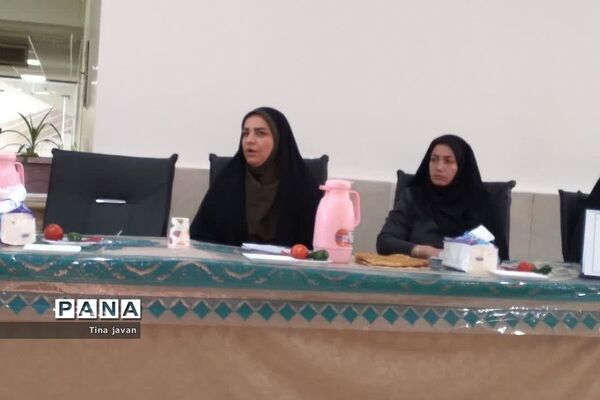 جلسه هم‌اندیشی مسائل تربیتی مدارس دخترانه در آموزش و پرورش رودهن