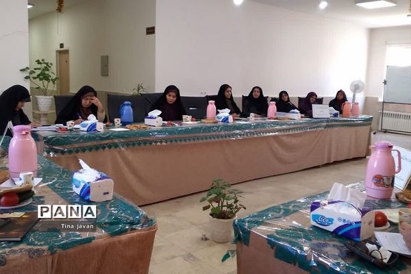 جلسه هم‌اندیشی مسائل تربیتی مدارس دخترانه در آموزش و پرورش رودهن