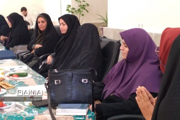 جلسه هم‌اندیشی مسائل تربیتی مدارس دخترانه در آموزش و پرورش رودهن