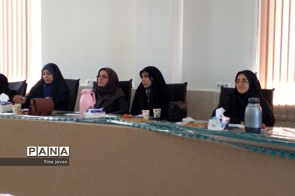 جلسه هم‌اندیشی مسائل تربیتی مدارس دخترانه در آموزش و پرورش رودهن