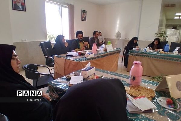 جلسه هم‌اندیشی مسائل تربیتی مدارس دخترانه در آموزش و پرورش رودهن