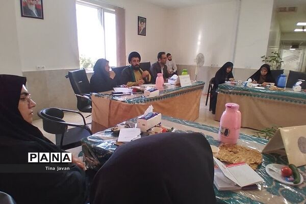 جلسه هم‌اندیشی مسائل تربیتی مدارس دخترانه در آموزش و پرورش رودهن
