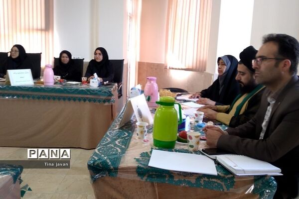 جلسه هم‌اندیشی مسائل تربیتی مدارس دخترانه در آموزش و پرورش رودهن