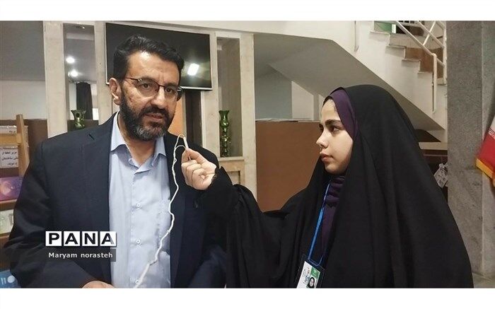 بازدید معاون آموزش متوسطه منطقه تبادکان از حوزه تصحیح امتحان‌های نهایی