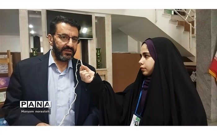 بازدید معاون آموزش متوسطه منطقه تبادکان از حوزه تصحیح امتحان‌های نهایی