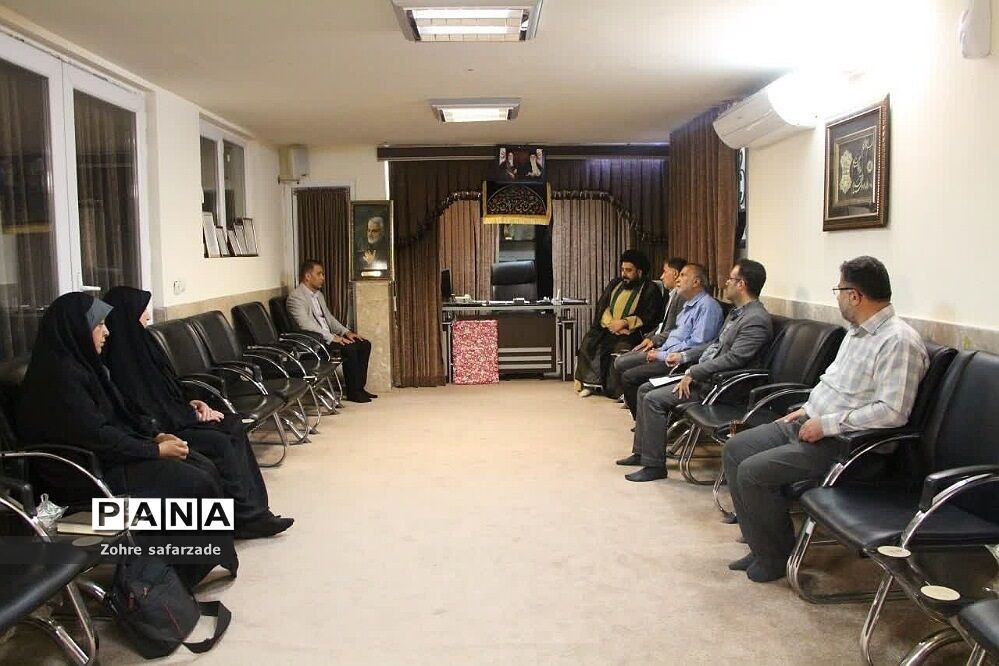 جلسه اعضای ستاد یادواره شهدا و سه شهید گمنام شهر آبعلی با امام جمعه رودهن