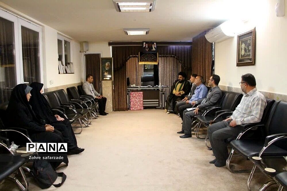 جلسه اعضای ستاد یادواره شهدا و سه شهید گمنام شهر آبعلی با امام جمعه رودهن