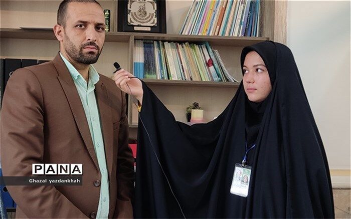 در فصل ثبت نام دانش‌آموزان، دریافت پول بیمه و کتب درسی اجباری است