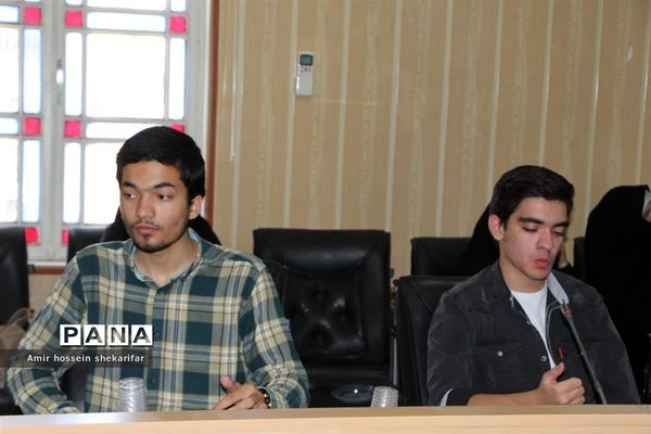 تجلیل از مدال‌آوران المپیاد‌های علمی و ادبی استان یزد در سال ۱۴۰۱