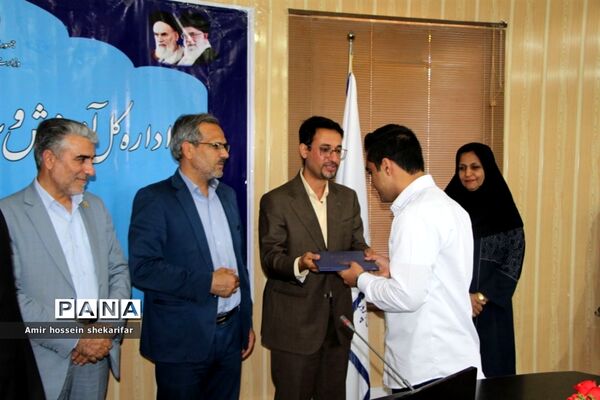 تجلیل از مدال‌آوران المپیاد‌های علمی و ادبی استان یزد در سال ۱۴۰۱