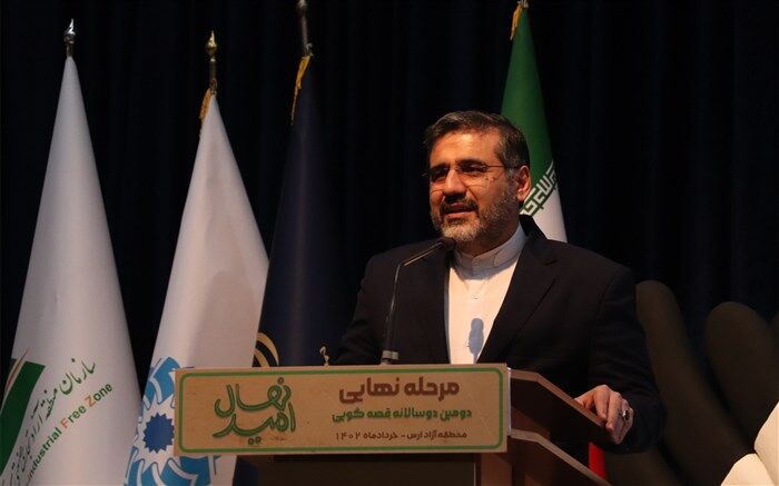 ادبیات داستانی در جامعه ایرانی سنتی قوی دارد
